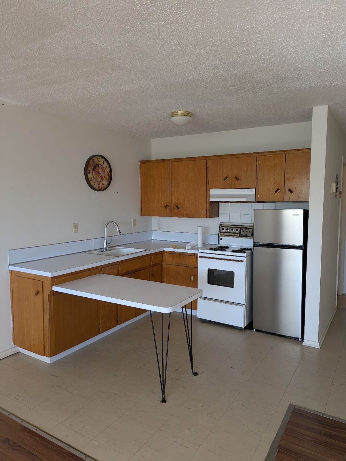 Calgary studio Condo Unit for rent. Property photo: 67129-1