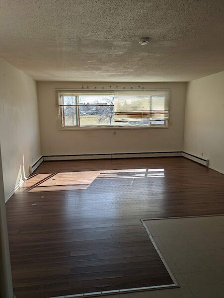 Calgary studio Condo Unit for rent. Property photo: 67129-2