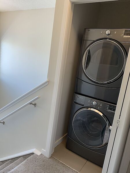 Calgary 2 bedrooms Room For Rent for rent. Property photo: 671508-3