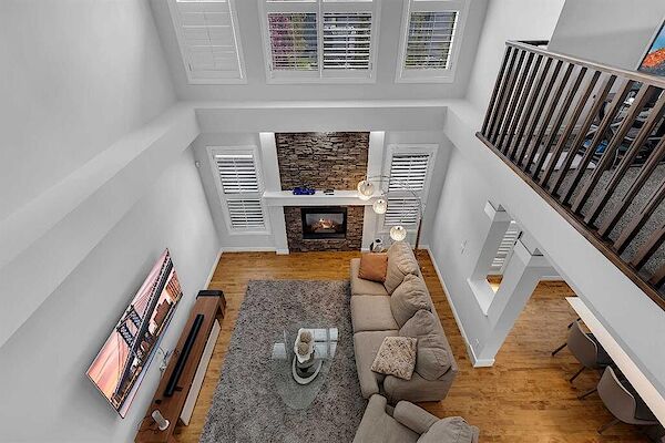 Calgary 7 bedrooms House for rent. Property photo: 671955-3