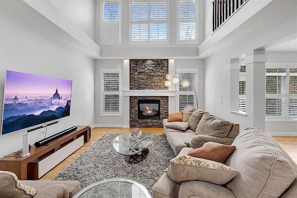 Calgary 7 bedrooms House for rent. Property photo: 671955-2