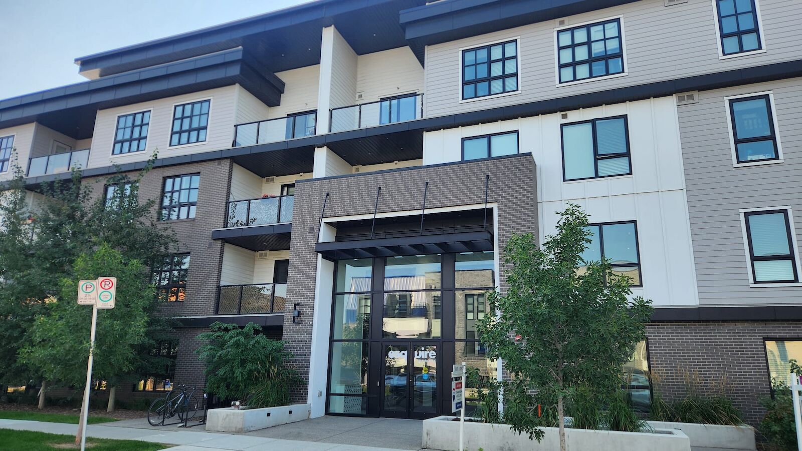 Calgary 2 bedrooms Condo Unit for rent. Property photo: 672597-1