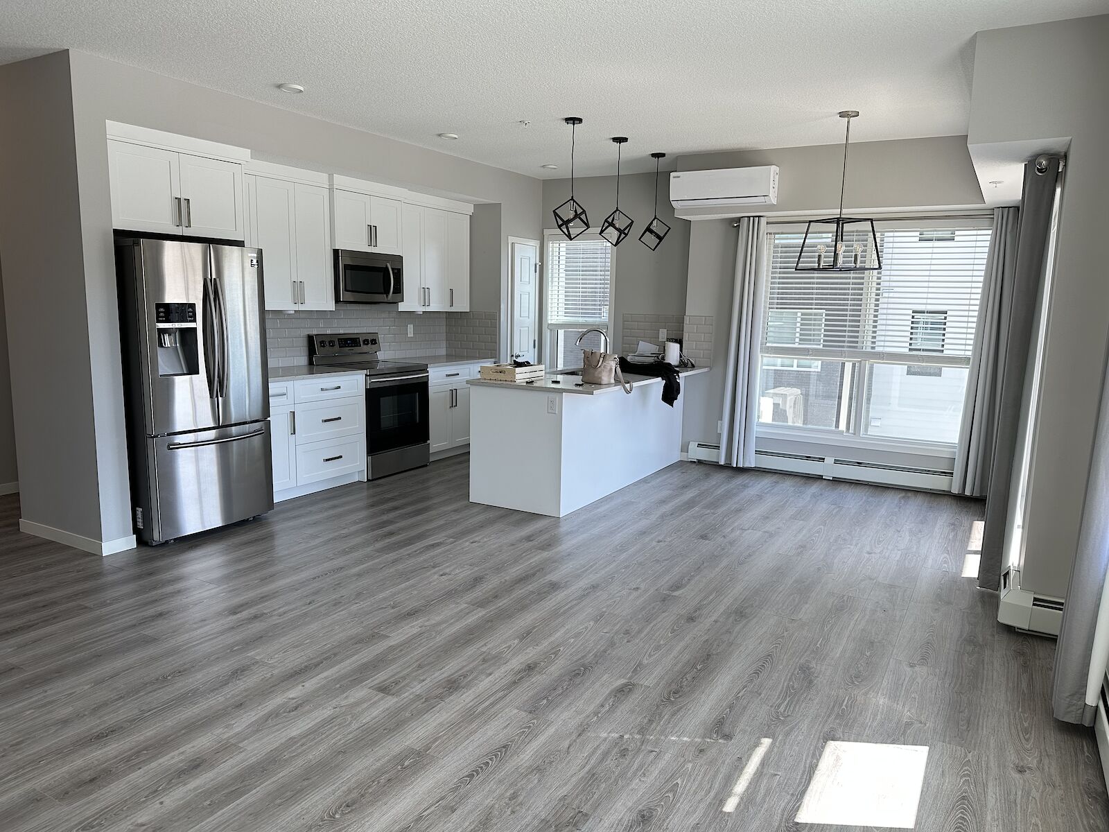 Calgary 2 bedrooms Condo Unit for rent. Property photo: 672915-1