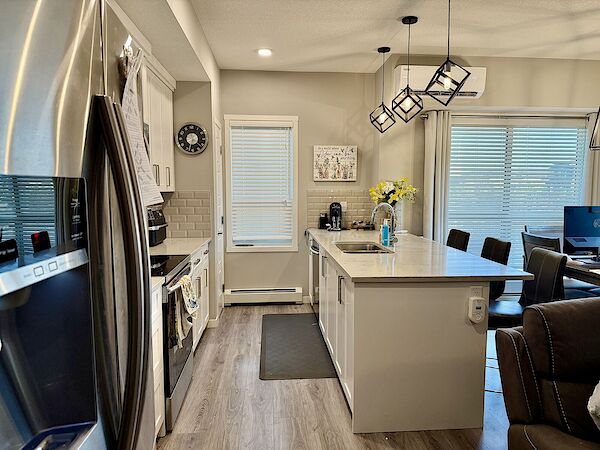 Calgary 2 bedrooms Condo Unit for rent. Property photo: 672915-2