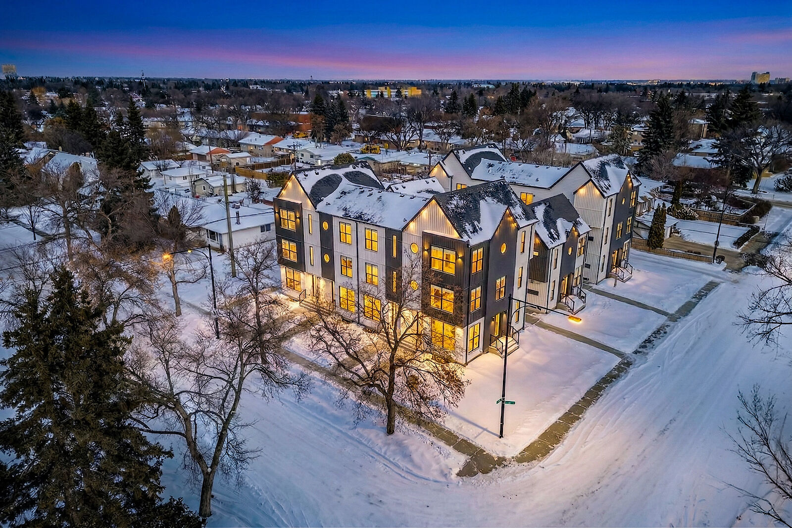 Edmonton 2 bedrooms Townhouse for rent. Property photo: 673160-1