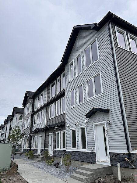Calgary 3 + Den bedrooms Townhouse for rent. Property photo: 673754-2