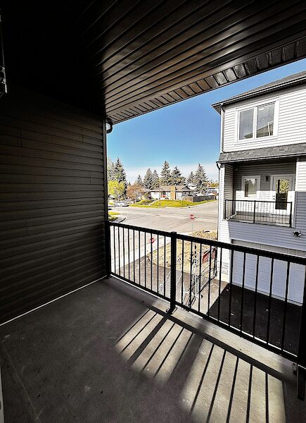Calgary 3 + Den bedrooms Townhouse for rent. Property photo: 673754-3