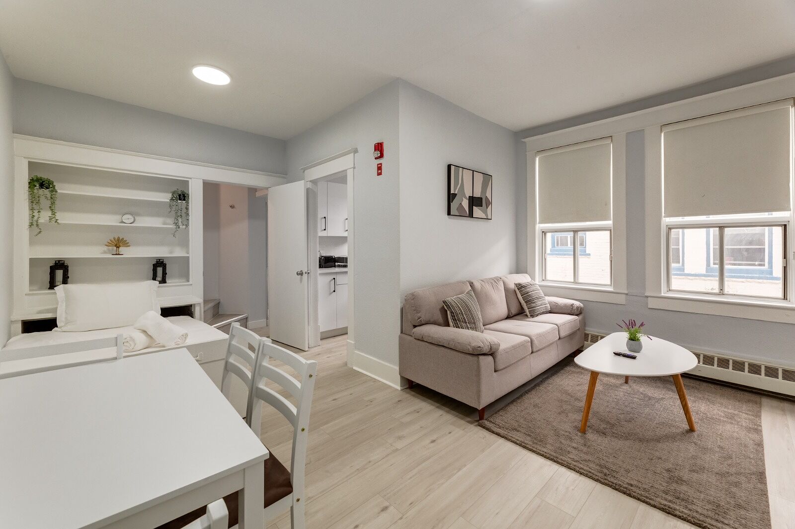 Calgary 1 bedrooms Condo Unit for rent. Property photo: 673951-1