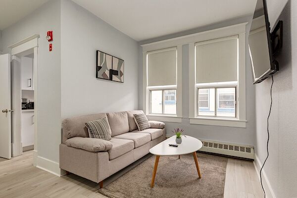 Calgary 1 bedrooms Condo Unit for rent. Property photo: 673951-2