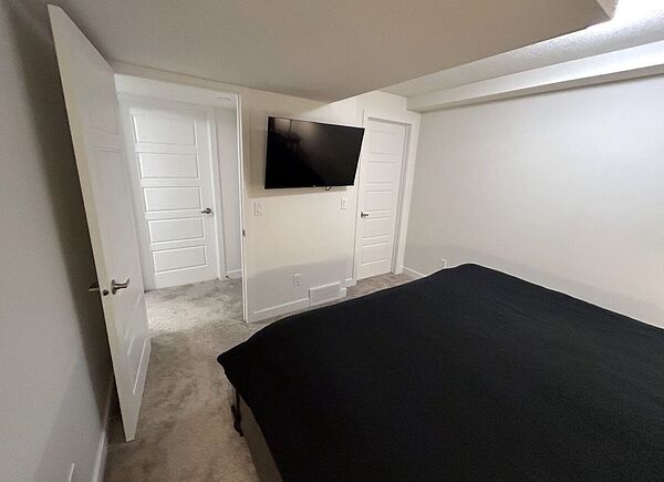 Calgary 1 bedroom Room For Rent for rent. Property photo: 674123-2