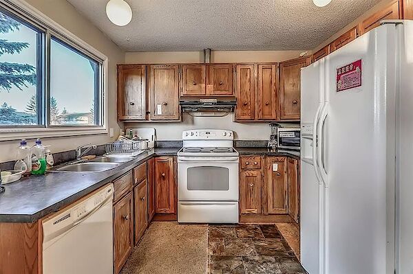 Calgary 1 bedroom Room For Rent for rent. Property photo: 674176-3