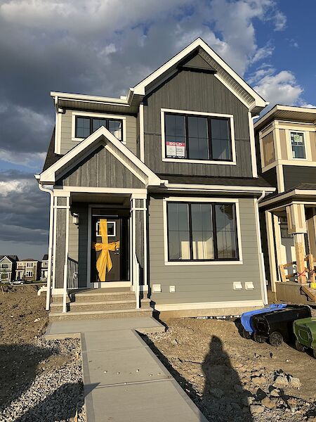 Beautiful Family Home in Desirable Mahogany with A/C
