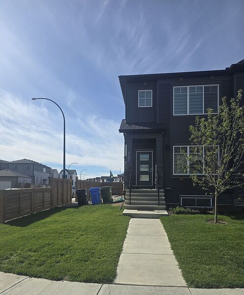 Welcome to this beautiful 3-bedroom duplex located in the community of Rangeview