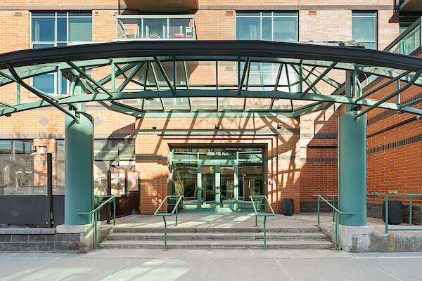 Calgary 1 + Den bedrooms Condo Unit for rent. Property photo: 675644-2