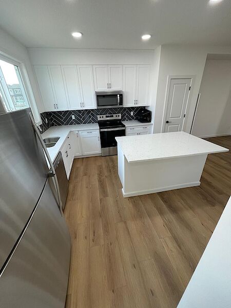 Calgary 3 + Den bedrooms Main Floor for rent. Property photo: 675671-2