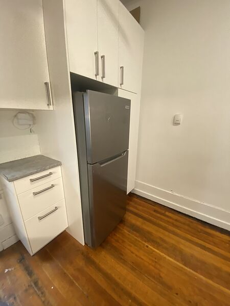 Calgary studio Condo Unit for rent. Property photo: 676280-3