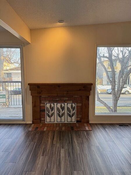 Calgary 2 bedrooms Fourplex for rent. Property photo: 676492-3