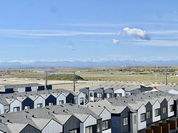 NEWER CONDO UNIT LOCATED ON THE TOP FLOOR