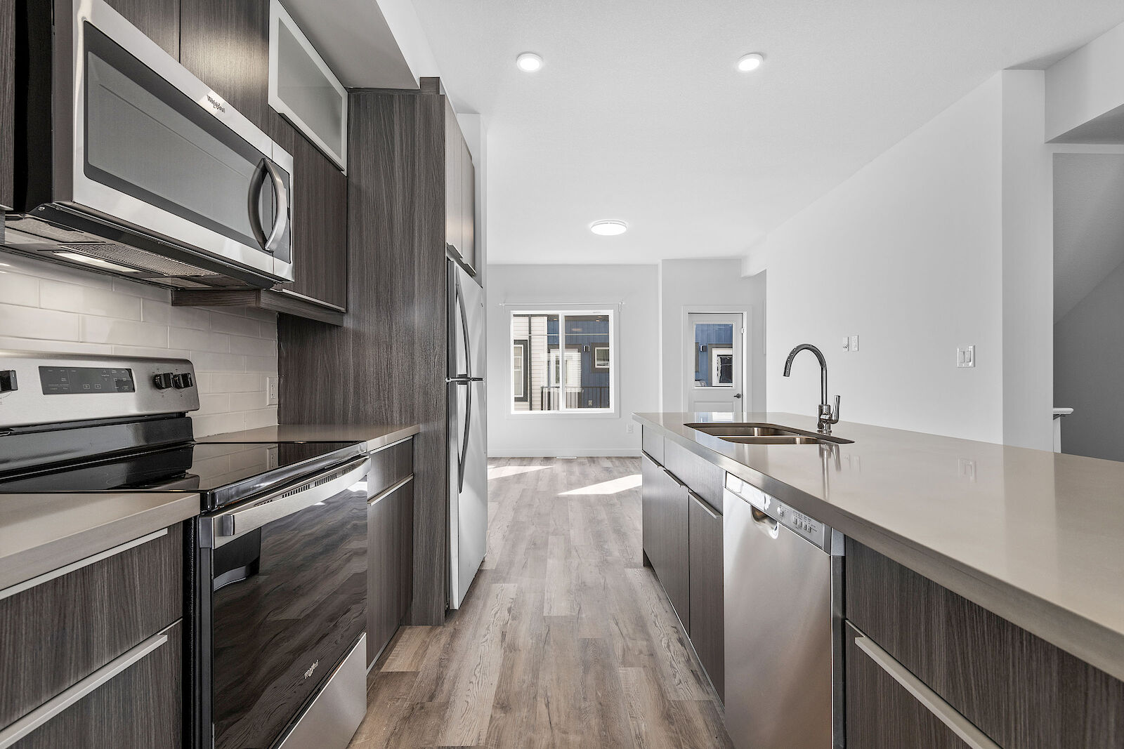 Edmonton 2 + Den bedrooms Townhouse for rent. Property photo: 676751-1
