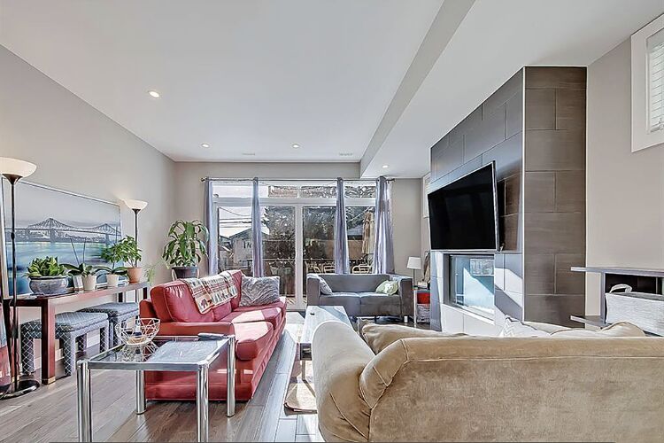 Calgary 3 bedrooms House for rent. Property photo: 677365-1