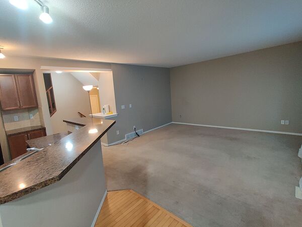 Calgary 3 bedrooms House for rent. Property photo: 677750-3