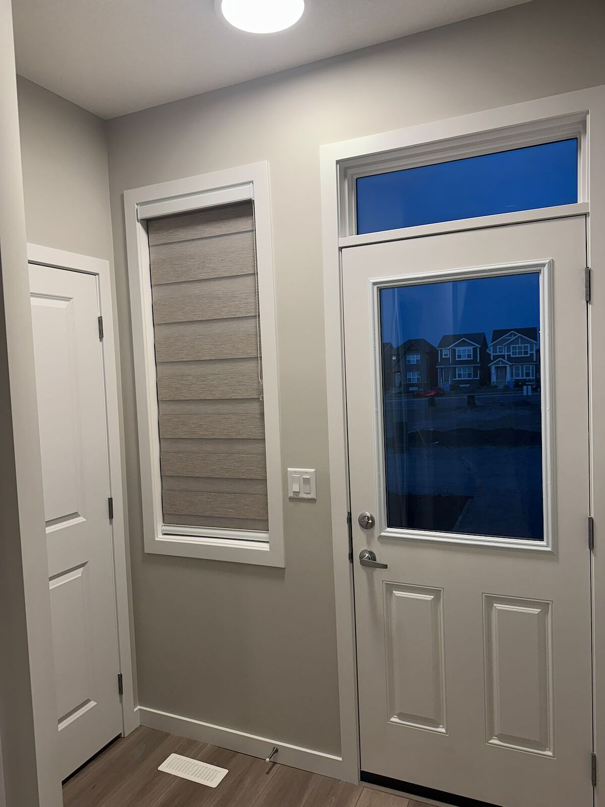 Calgary 4 bedrooms Main Floor for rent. Property photo: 677837-1
