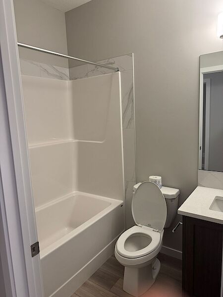 Calgary 4 bedrooms Main Floor for rent. Property photo: 677837-2