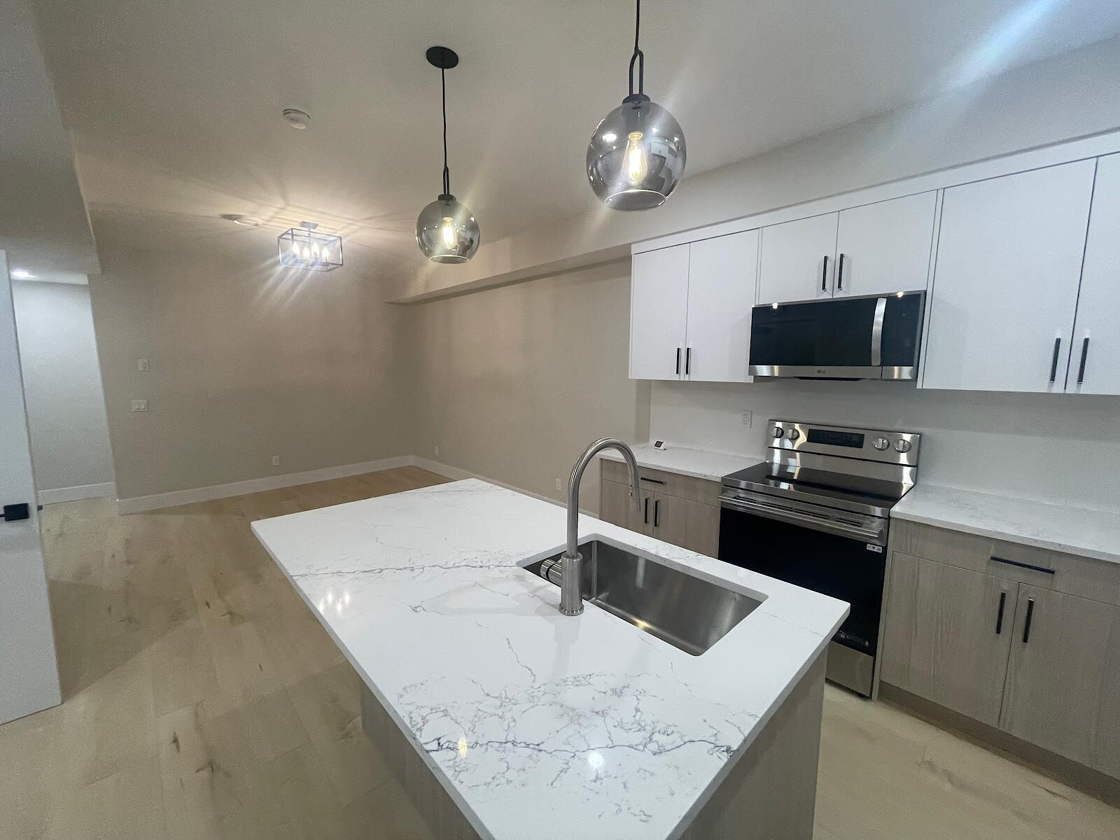 Calgary 2 bedrooms Basement for rent. Property photo: 677844-1