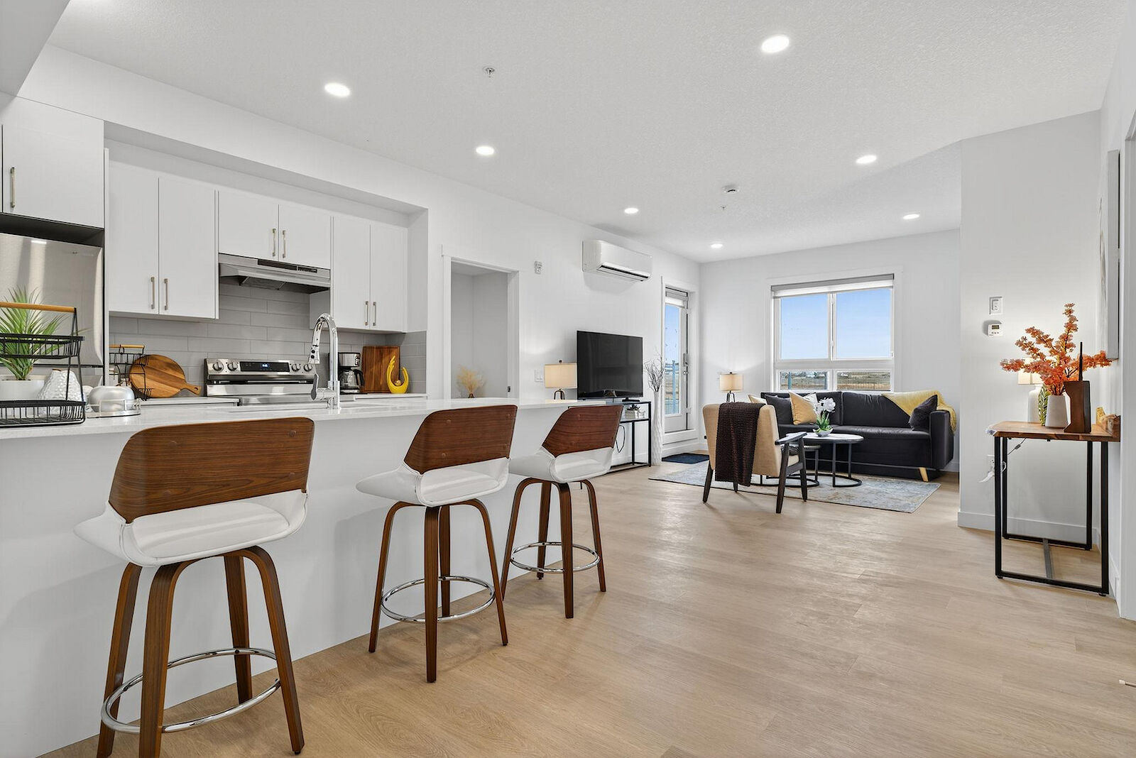 Edmonton 1 bedrooms Apartment for rent. Property photo: 679549-1