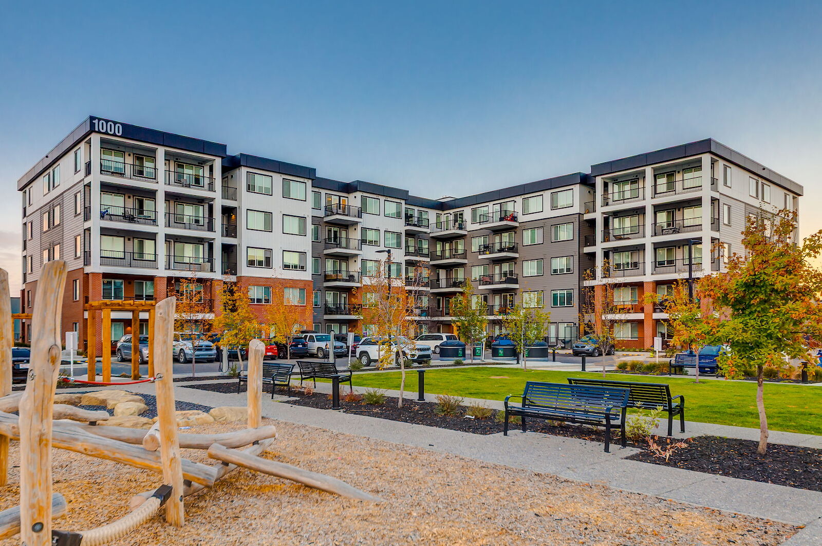 Calgary 3 bedrooms Condo Unit for rent. Property photo: 680770-1