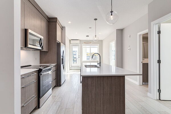 Calgary 3 bedrooms Condo Unit for rent. Property photo: 680770-2