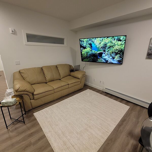 Calgary 1 bedroom Condo Unit for rent. Property photo: 680836-2