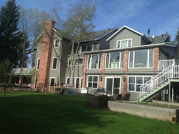 Calgary 4 bedrooms Room For Rent for rent. Property photo: 681844-2