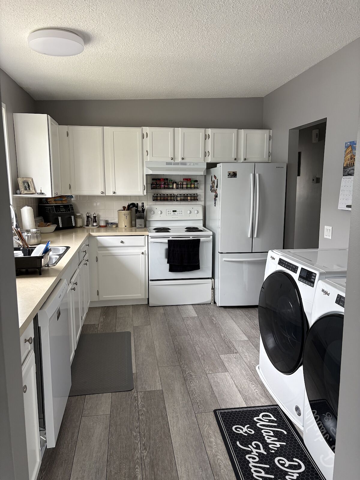 Calgary 2 bedrooms Duplex for rent. Property photo: 682266-1