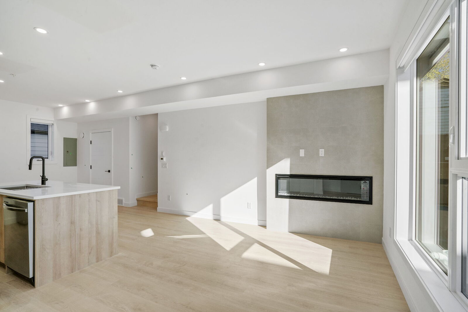 Calgary 3 bedrooms Townhouse for rent. Property photo: 682325-1