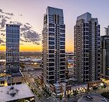 Outstanding executive living in proximity to public transport and entertainment