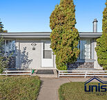 Unison Charming Updated Main Floor Bungalow Private Patio in Dover