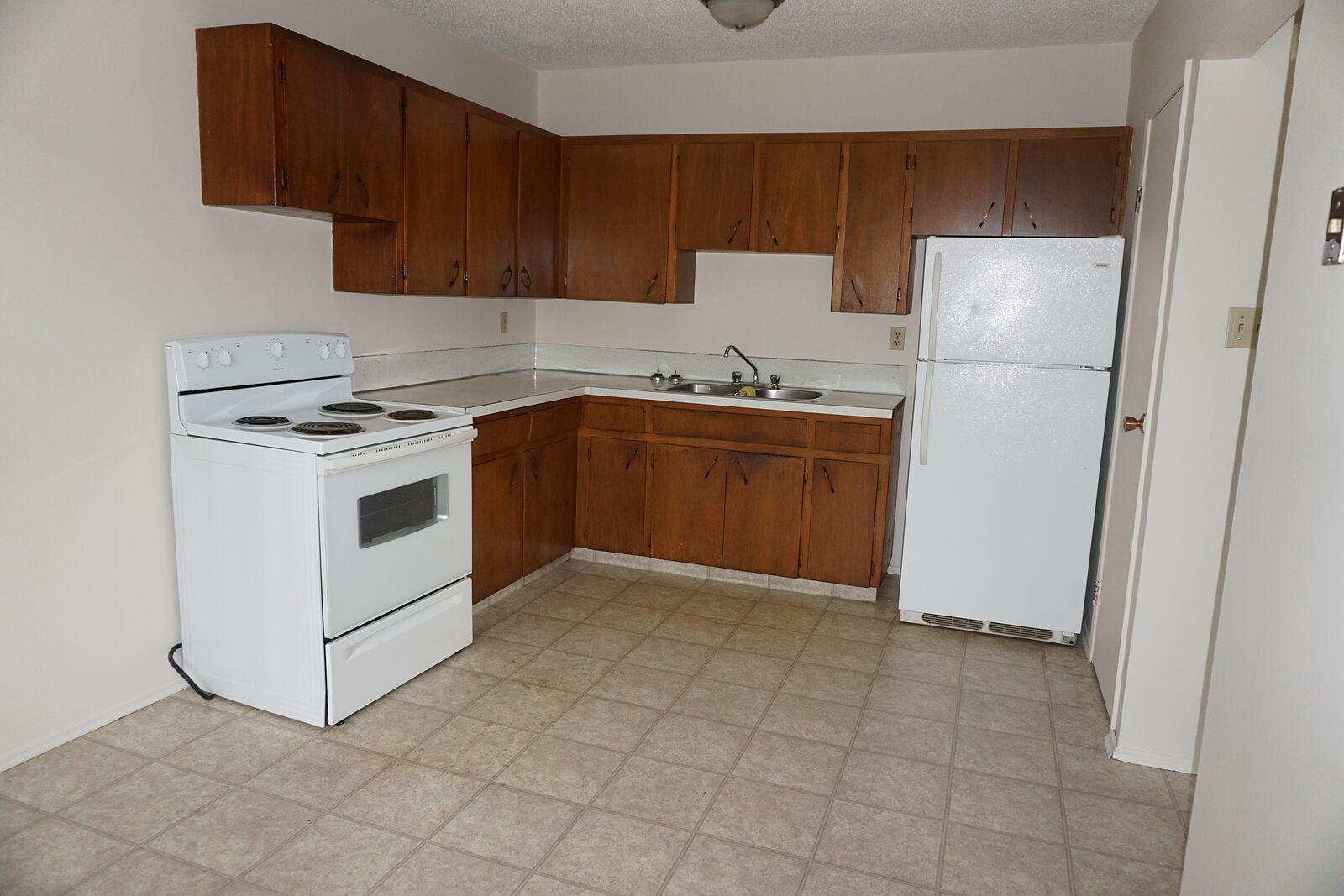 Calgary 2 bedrooms Fourplex for rent. Property photo: 683387-1