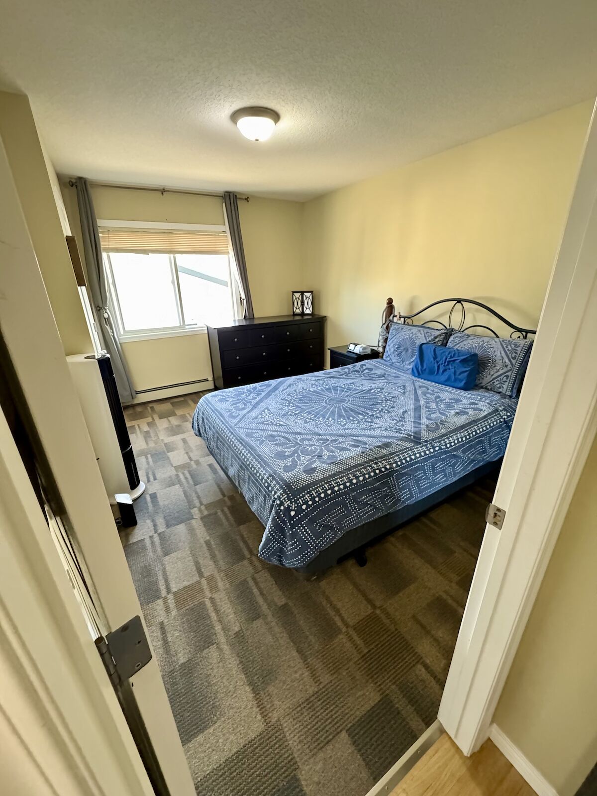 Calgary 3 bedrooms Fourplex for rent. Property photo: 684704-1