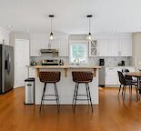 LUXURY FAMILY HOME - FULLY FURNISHED - DOUBLE GARAGE - FENCED YARD