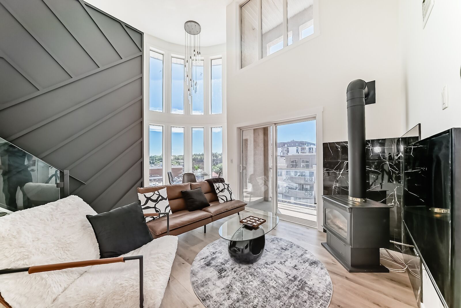 Calgary 2 + Den bedrooms Condo Unit for rent. Property photo: 686495-1