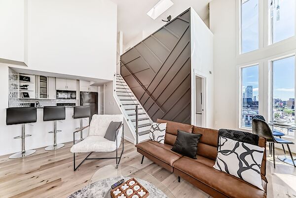 Calgary 2 + Den bedrooms Condo Unit for rent. Property photo: 686495-2