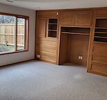 Bright, sunny 2 bedroom walkout basement suite