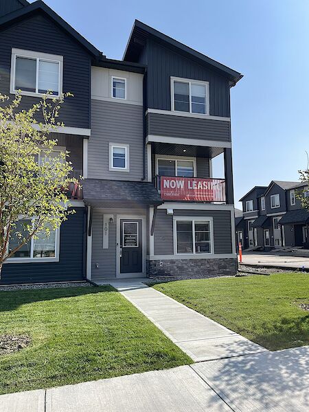 Cochrane 2 bedrooms Townhouse for rent. Property photo: 687778-2