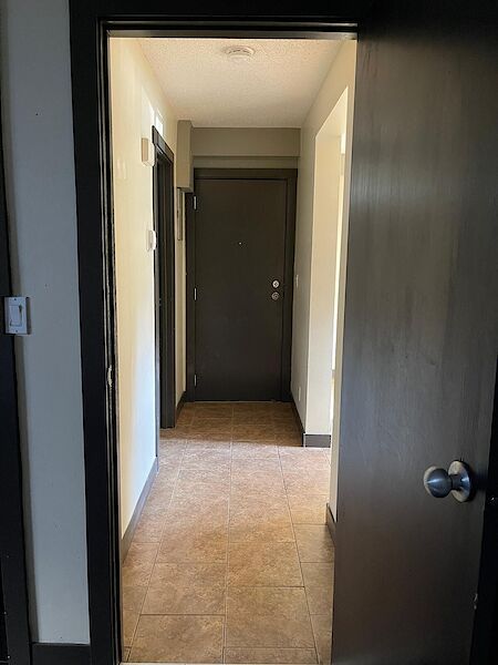 Calgary 1 bedroom Apartment for rent. Property photo: 688362-3