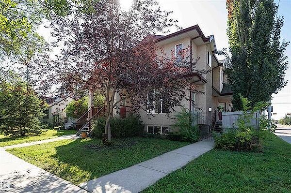 Cozy Duplex for rent near U of A(No Basement)
