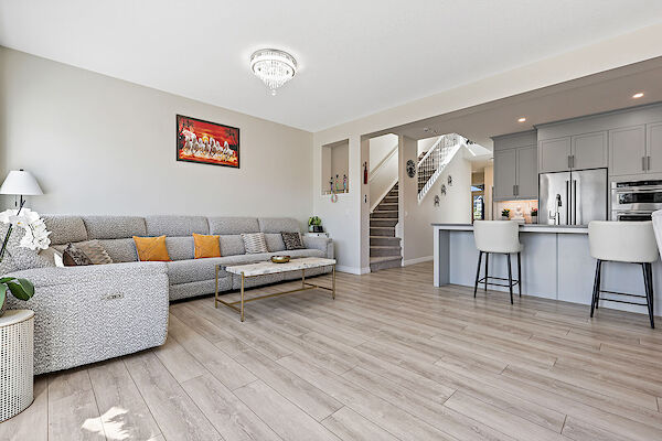 Calgary 4 bedrooms House for rent. Property photo: 690103-3
