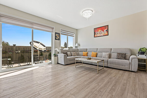 Calgary 4 bedrooms House for rent. Property photo: 690103-2