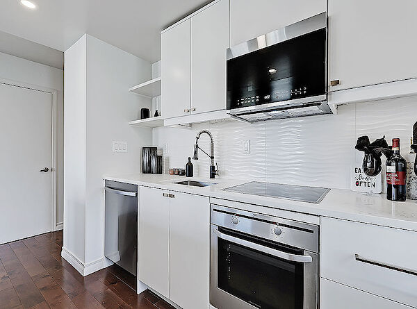 Location, Location, Location! 2 Bedroom - 1 bathroom in the Beltline