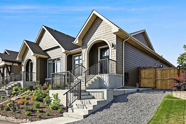 Calgary 3 bedrooms Duplex for rent. Property photo: 691115-2